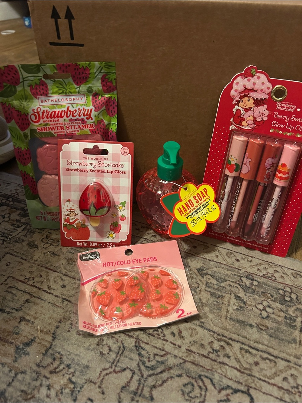 Strawberry bath set Set - Pink & Red Strawberry-Themed Care Kit
